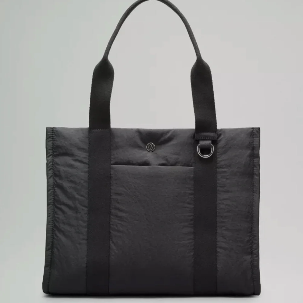 lululemon black padded boxy tote bag - Picture 2 of 15